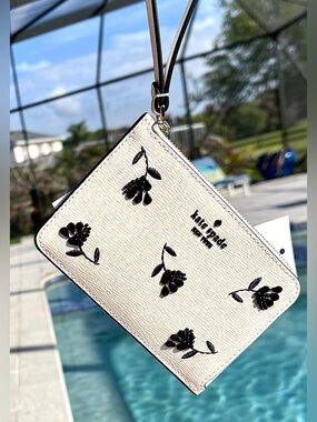 kate spade RP$149 NWT Leather L-Zip Wristlet “Lucy” WhiteW/Black beaded floral